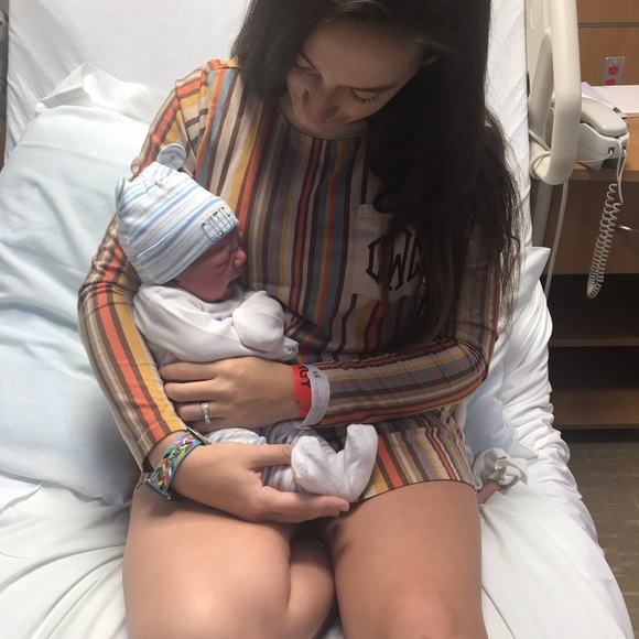 Meet your Posher, Caitlin - Picture 6 of 6